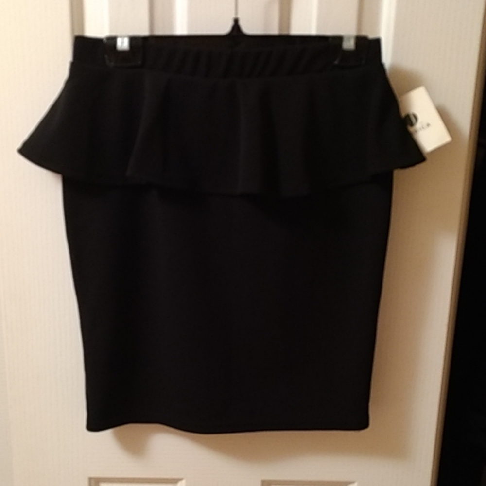 🆕 Black peplum ribbed skirt - US petite Small